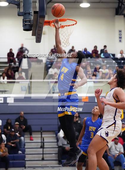 Thumbnail 2 in Washington vs. Center (UIL 4A Region III Semifinal) photogallery.
