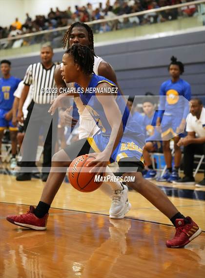 Thumbnail 1 in Washington vs. Center (UIL 4A Region III Semifinal) photogallery.