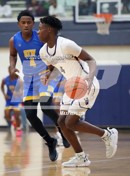 Thumbnail 2 in Washington vs. Center (UIL 4A Region III Semifinal) photogallery.