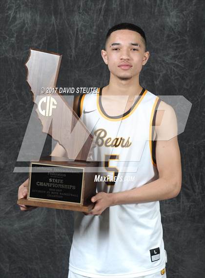 Thumbnail 3 in Mission (CIF State D3 Award Photos) photogallery.