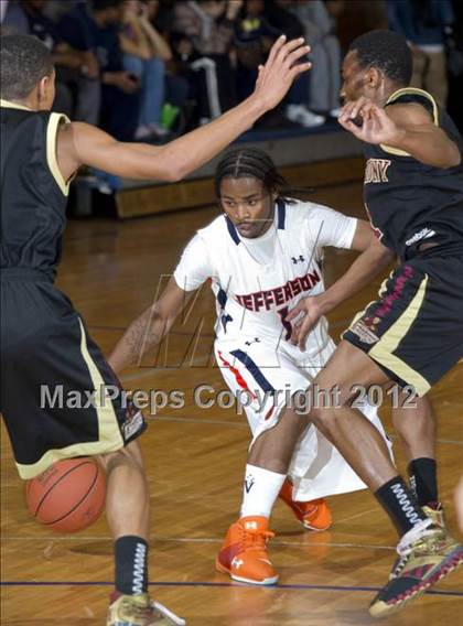Thumbnail 2 in St. Anthony vs Thomas Jefferson (Lincoln) photogallery.