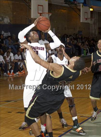 Thumbnail 2 in St. Anthony vs Thomas Jefferson (Lincoln) photogallery.