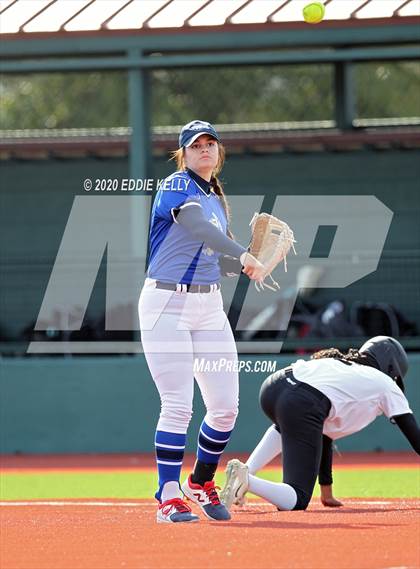 Thumbnail 1 in Mt. Pleasant vs Allen (Allen Tournament) photogallery.