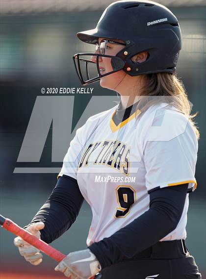 Thumbnail 3 in Mt. Pleasant vs Allen (Allen Tournament) photogallery.