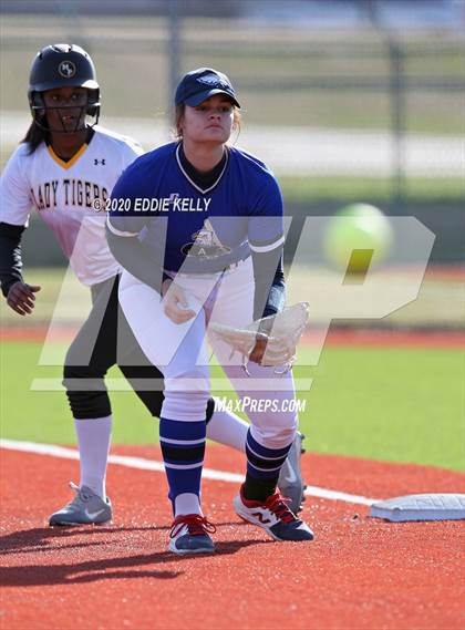 Thumbnail 3 in Mt. Pleasant vs Allen (Allen Tournament) photogallery.