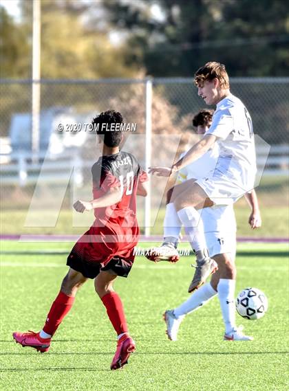 Thumbnail 2 in Maize vs Aquinas (KSHSAA 5A Final) photogallery.