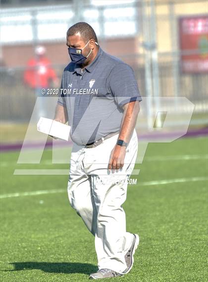 Thumbnail 3 in Maize vs Aquinas (KSHSAA 5A Final) photogallery.