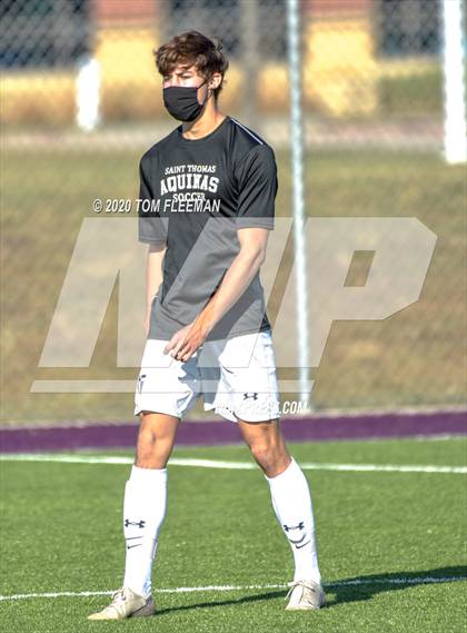 Thumbnail 2 in Maize vs Aquinas (KSHSAA 5A Final) photogallery.