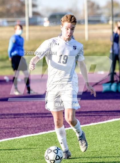 Thumbnail 2 in Maize vs Aquinas (KSHSAA 5A Final) photogallery.