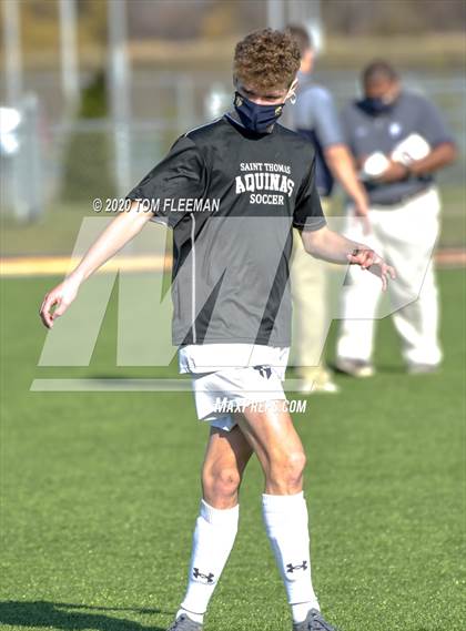 Thumbnail 3 in Maize vs Aquinas (KSHSAA 5A Final) photogallery.