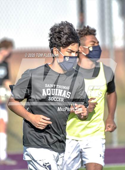 Thumbnail 3 in Maize vs Aquinas (KSHSAA 5A Final) photogallery.