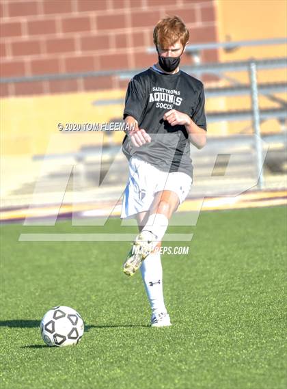 Thumbnail 2 in Maize vs Aquinas (KSHSAA 5A Final) photogallery.