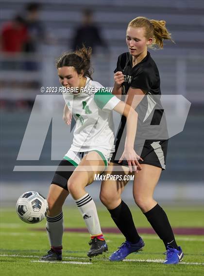 Thumbnail 2 in Wilson vs. Adams (UIL 5A Region II Bi-District Playoff) photogallery.