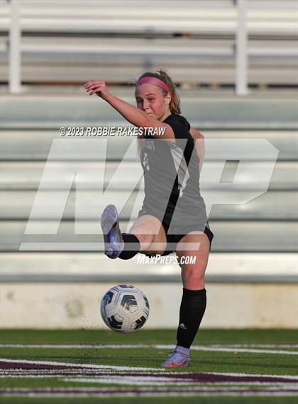 Thumbnail 1 in Wilson vs. Adams (UIL 5A Region II Bi-District Playoff) photogallery.