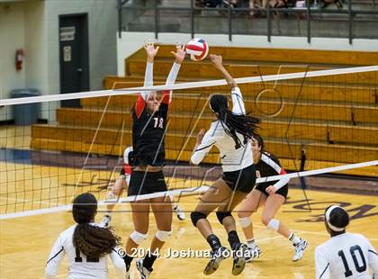 Thumbnail 2 in Clark vs. Churchill photogallery.