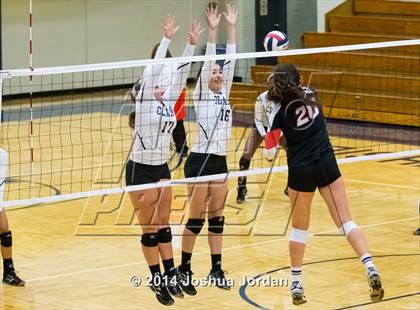 Thumbnail 3 in Clark vs. Churchill photogallery.
