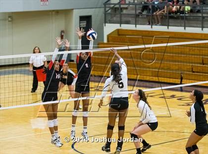 Thumbnail 3 in Clark vs. Churchill photogallery.