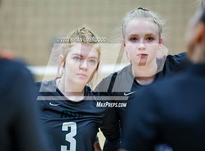 Thumbnail 3 in D'Evelyn vs. Coronado (CHSAA 4A Region 8 Playoff) photogallery.