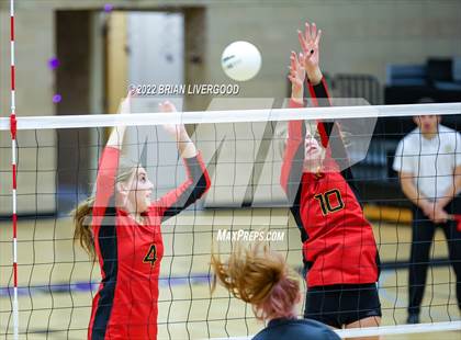 Thumbnail 3 in D'Evelyn vs. Coronado (CHSAA 4A Region 8 Playoff) photogallery.