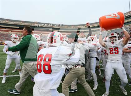 Thumbnail 1 in The Woodlands vs. Allen (UIL 6A Division 1 Semifinal) photogallery.
