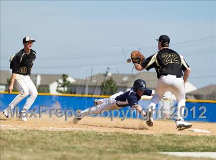 Thumbnail 2 in Oswego East vs. Streamwood photogallery.
