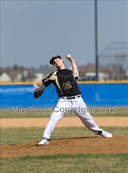 Thumbnail 2 in Oswego East vs. Streamwood photogallery.