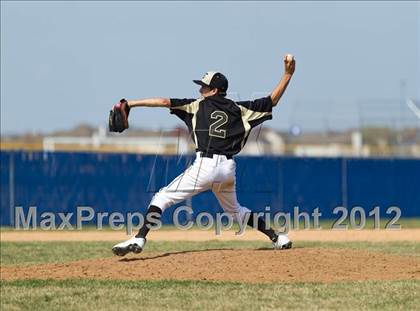 Thumbnail 3 in Oswego East vs. Streamwood photogallery.