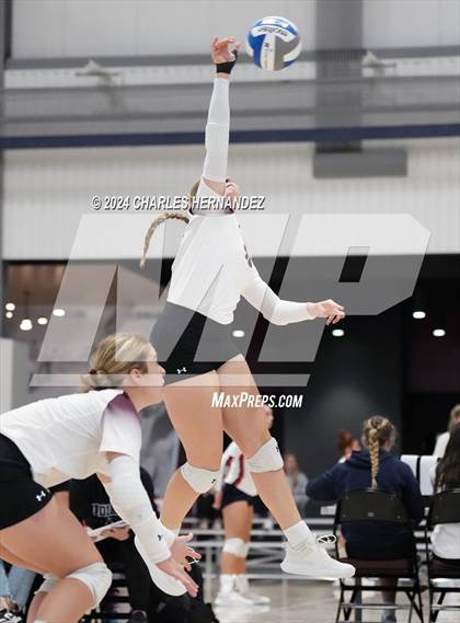 Thumbnail 2 in Riesel vs. Round Top-Carmine (Legends Invitational) photogallery.