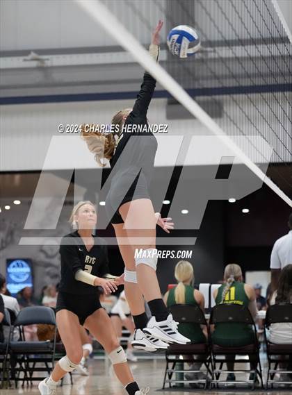 Thumbnail 2 in Riesel vs. Round Top-Carmine (Legends Invitational) photogallery.