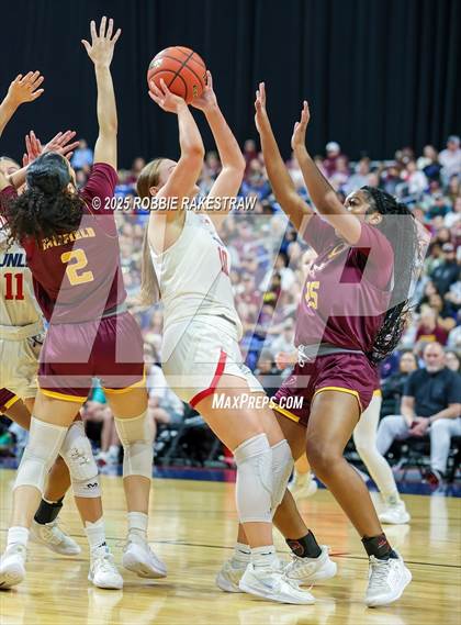 Thumbnail 2 in Fairfield vs. Jim Ned (UIL 3A Basketball Division I Final) photogallery.