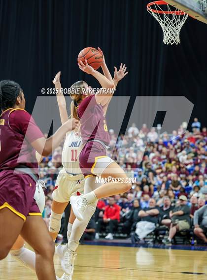 Thumbnail 2 in Fairfield vs. Jim Ned (UIL 3A Basketball Division I Final) photogallery.