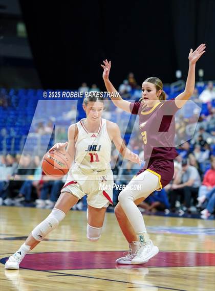Thumbnail 2 in Fairfield vs. Jim Ned (UIL 3A Basketball Division I Final) photogallery.