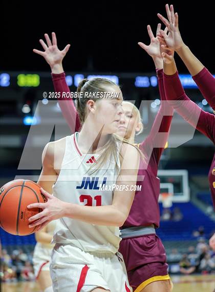 Thumbnail 2 in Fairfield vs. Jim Ned (UIL 3A Basketball Division I Final) photogallery.