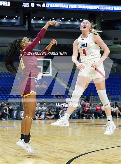 Thumbnail 1 in Fairfield vs. Jim Ned (UIL 3A Basketball Division I Final) photogallery.