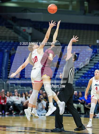 Thumbnail 2 in Fairfield vs. Jim Ned (UIL 3A Basketball Division I Final) photogallery.