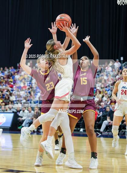 Thumbnail 2 in Fairfield vs. Jim Ned (UIL 3A Basketball Division I Final) photogallery.