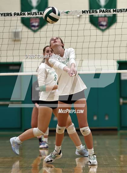 Thumbnail 2 in Hough @ Myers Park photogallery.