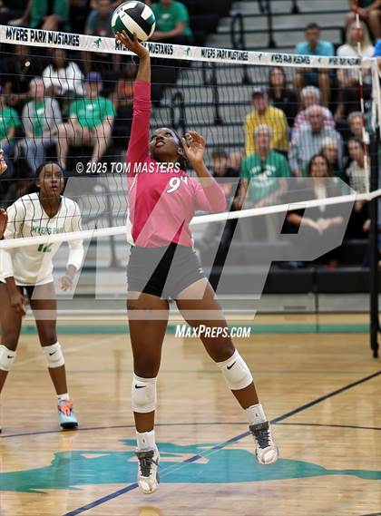 Thumbnail 3 in Hough @ Myers Park photogallery.