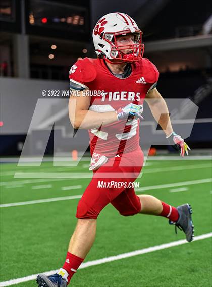 Thumbnail 2 in Glen Rose vs. Carthage (UIL 4A DII State Semifinal) photogallery.