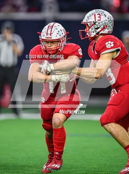 Thumbnail 3 in Glen Rose vs. Carthage (UIL 4A DII State Semifinal) photogallery.