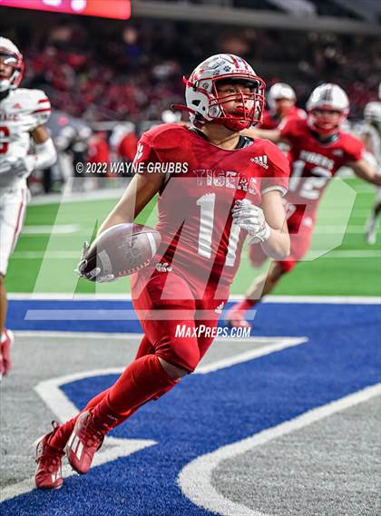 Thumbnail 3 in Glen Rose vs. Carthage (UIL 4A DII State Semifinal) photogallery.