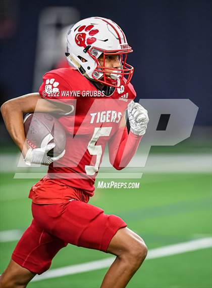 Thumbnail 3 in Glen Rose vs. Carthage (UIL 4A DII State Semifinal) photogallery.