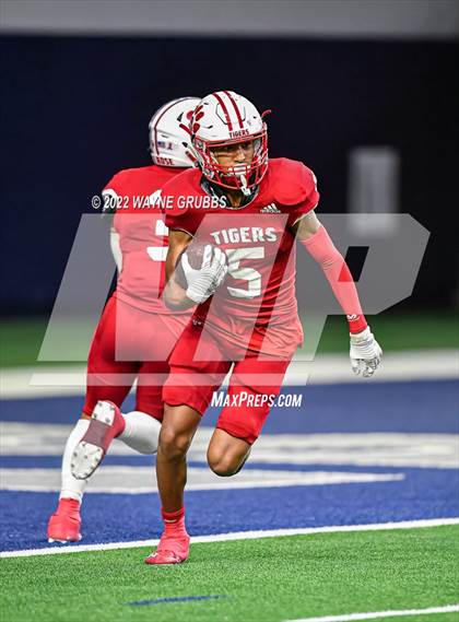 Thumbnail 1 in Glen Rose vs. Carthage (UIL 4A DII State Semifinal) photogallery.