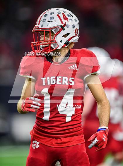 Thumbnail 2 in Glen Rose vs. Carthage (UIL 4A DII State Semifinal) photogallery.