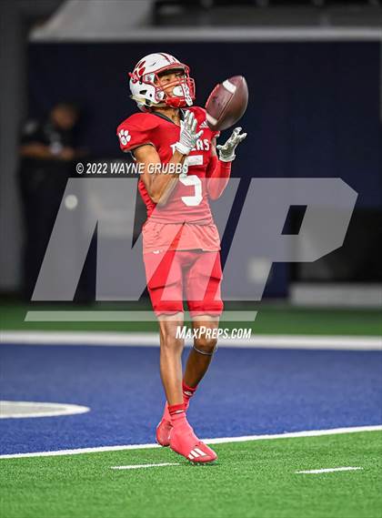 Thumbnail 3 in Glen Rose vs. Carthage (UIL 4A DII State Semifinal) photogallery.