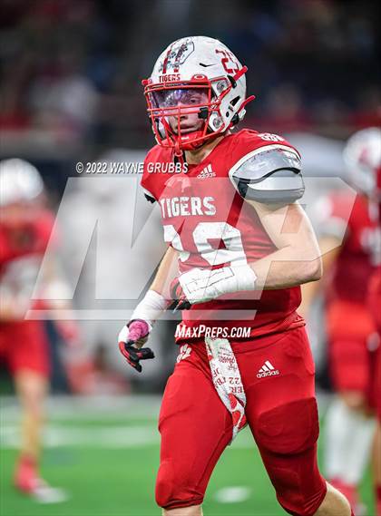 Thumbnail 3 in Glen Rose vs. Carthage (UIL 4A DII State Semifinal) photogallery.