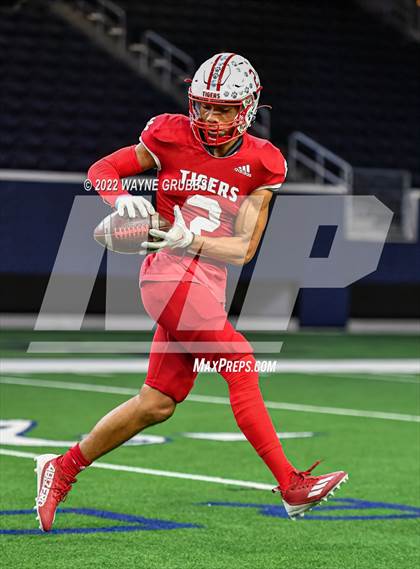 Thumbnail 2 in Glen Rose vs. Carthage (UIL 4A DII State Semifinal) photogallery.