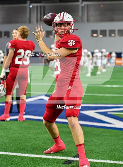 Thumbnail 2 in Glen Rose vs. Carthage (UIL 4A DII State Semifinal) photogallery.