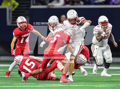 Thumbnail 2 in Glen Rose vs. Carthage (UIL 4A DII State Semifinal) photogallery.