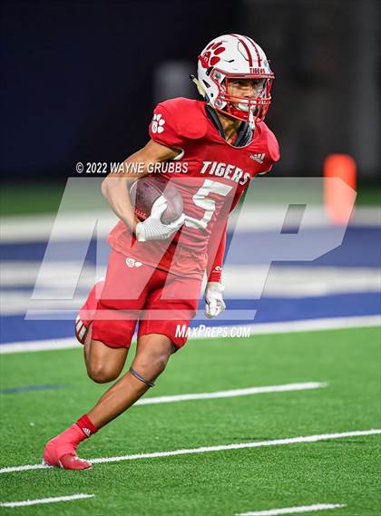 Thumbnail 2 in Glen Rose vs. Carthage (UIL 4A DII State Semifinal) photogallery.